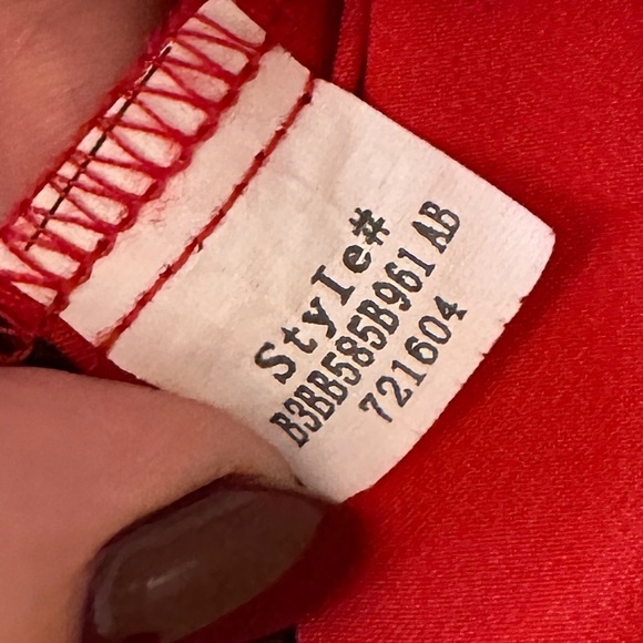 Adiva Women’s Plus Size 1X Red Faux Wrap Tie Waist Puff Sleeve V-Neck Sateen - Picture 4 of 5